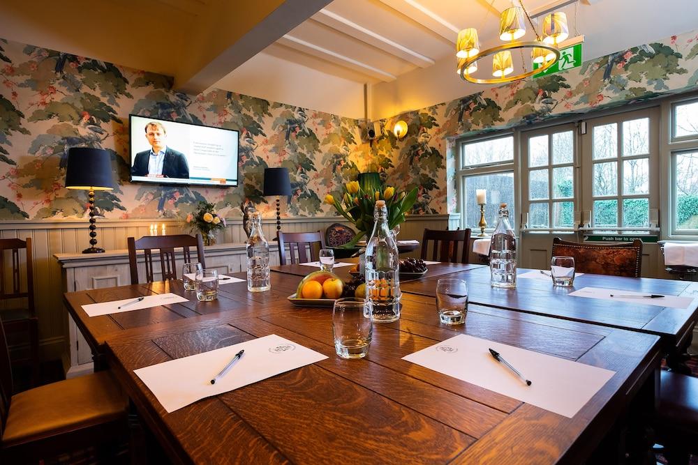 The Carnarvon Arms Hotel Newbury  Bagian luar foto