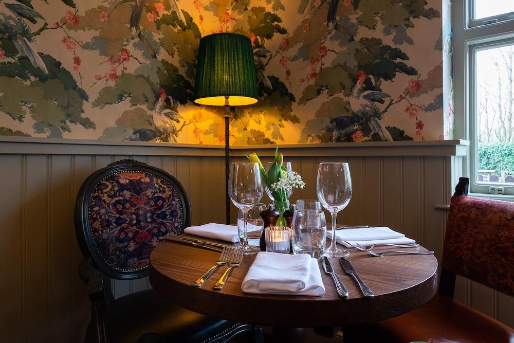 The Carnarvon Arms Hotel Newbury  Bagian luar foto
