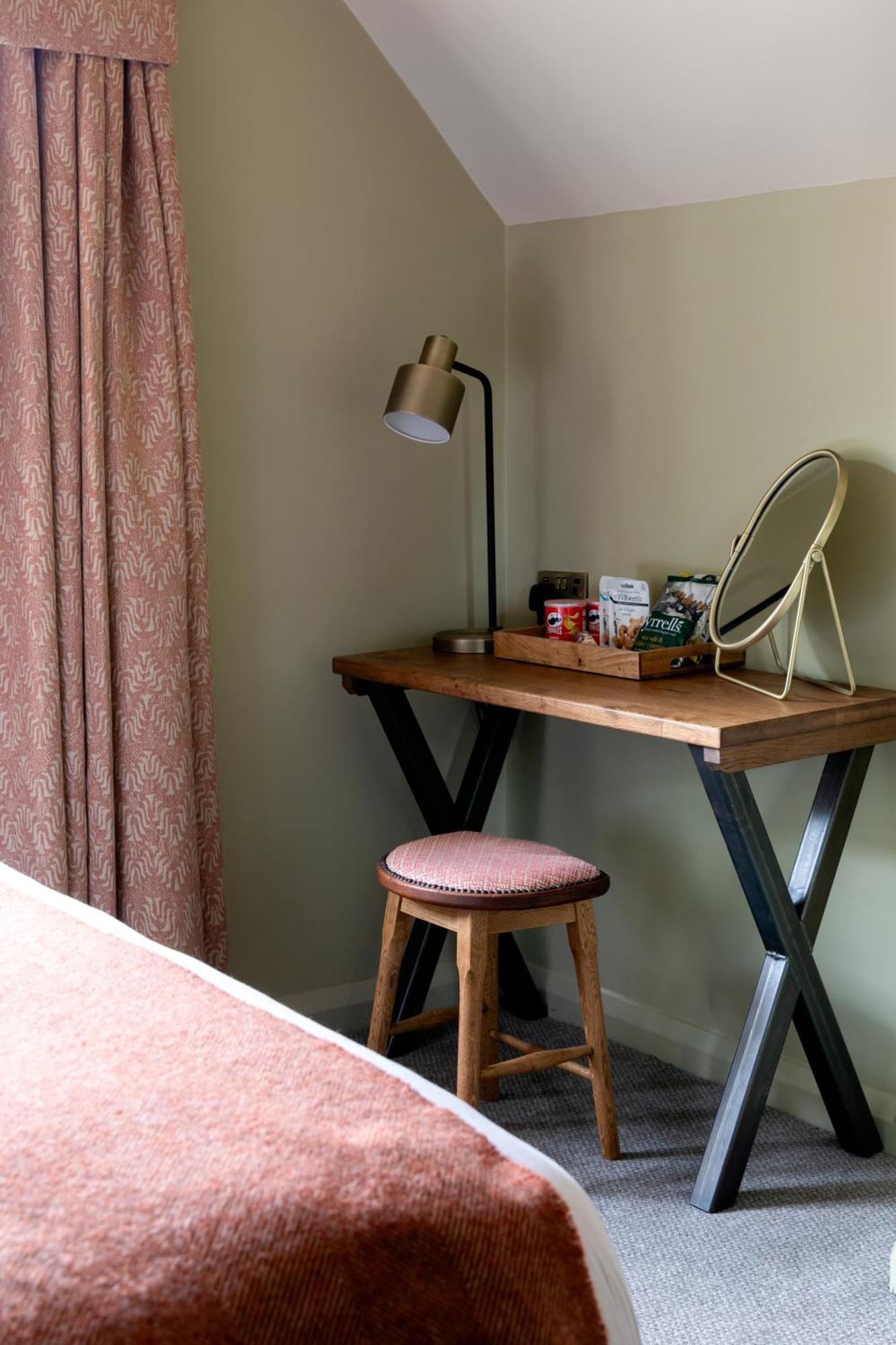 The Carnarvon Arms Hotel Newbury  Bagian luar foto