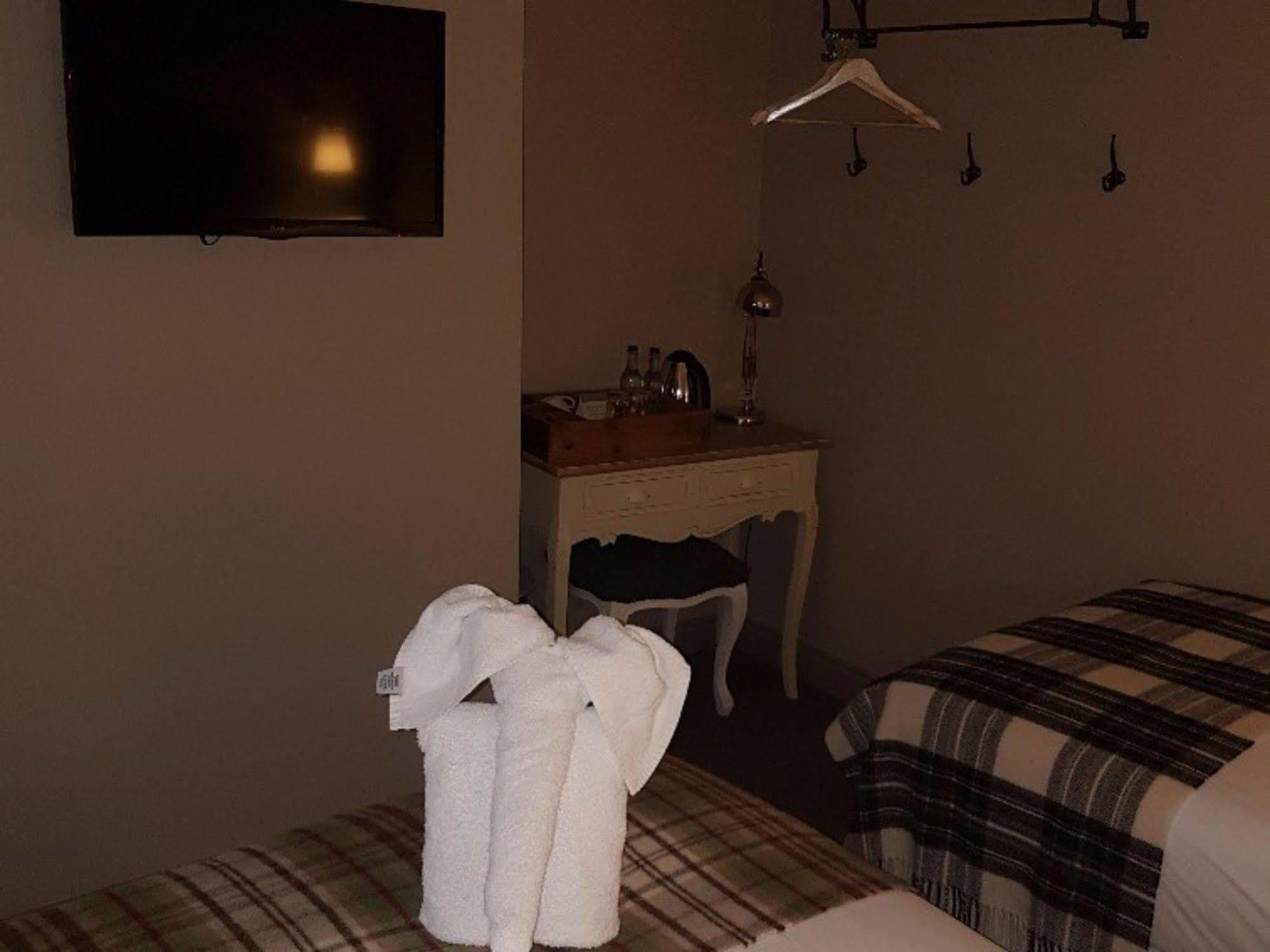 The Carnarvon Arms Hotel Newbury  Bagian luar foto