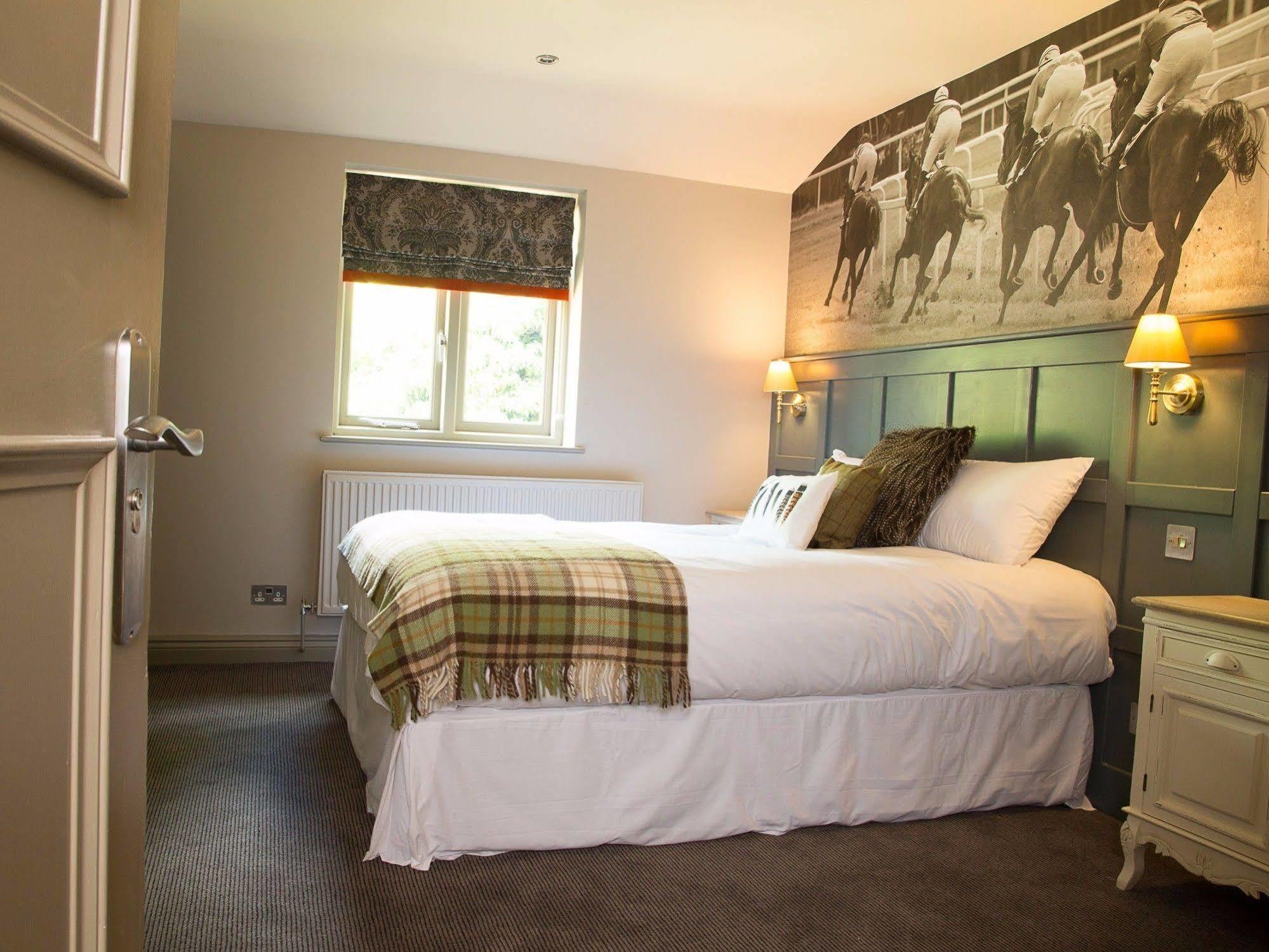 The Carnarvon Arms Hotel Newbury  Bagian luar foto