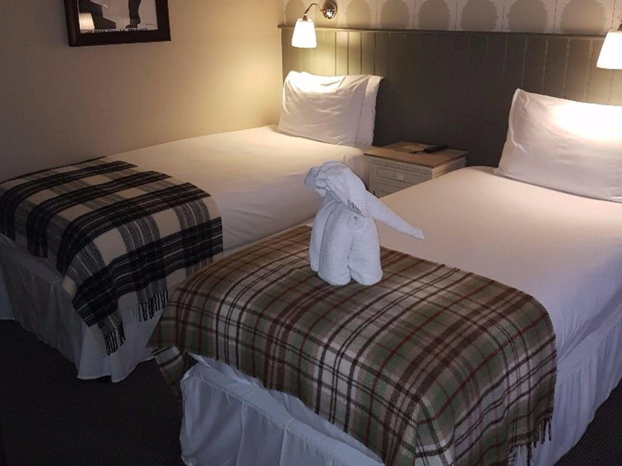 The Carnarvon Arms Hotel Newbury  Bagian luar foto