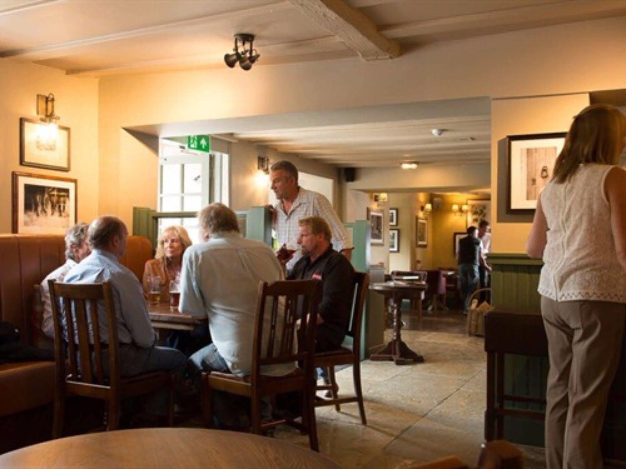 The Carnarvon Arms Hotel Newbury  Bagian luar foto