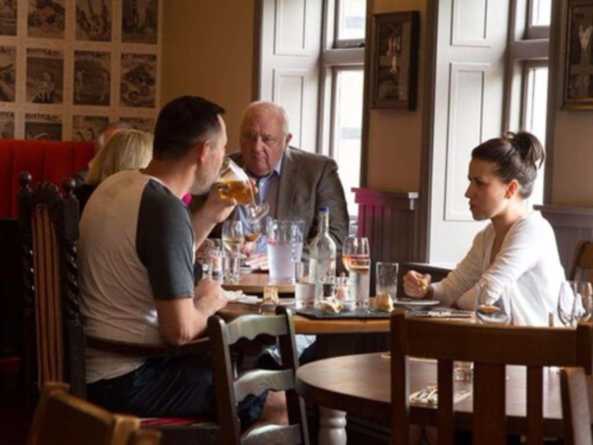 The Carnarvon Arms Hotel Newbury  Bagian luar foto